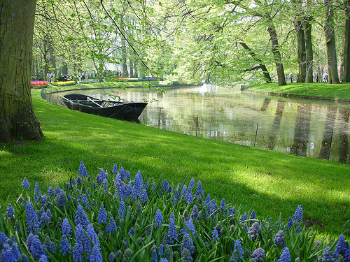 Keukenhof Boat, photo by Borkur Sigurbjornsson