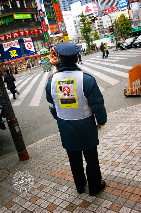 No smoking on the streets of Tokyo officer