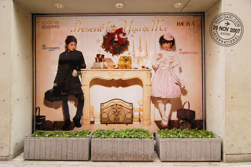 Marui Young Maruione Shinjuku showing Kera Shop Angel Arena - Sexy Dynamite, Baby the Stars Shine Bright (gothic lolita fashion)