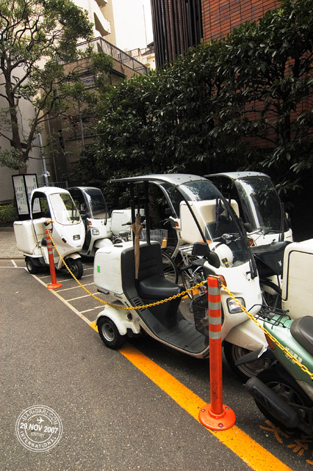 Shinjuku Three-Wheel Covered Trikes