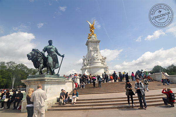 Victoria Memorial near the Buckingham Palace gate - a statue in white marble and gold