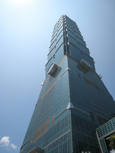 Taipei 101 building in Taiwan, photo by daymin