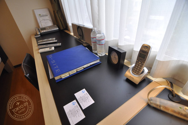 Review and images of B-SITE Akihabara Short Term Rental Apartment in Tokyo, Japan - the work desk