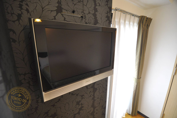 B-SITE Akihabara Apartment in Tokyo, Japan review and images - flat screen LCD  TV