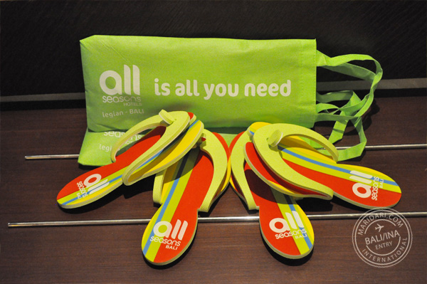 All Seasons Legian Bali review - free stuff in the hotel room: colorful flip flops