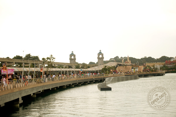 Sentosa Boardwalk, which opened in late January 2011, connects Vivocity waterfront promenade to Sentosa Island. It is free to use and has a covered walkway with a two-way travellator.